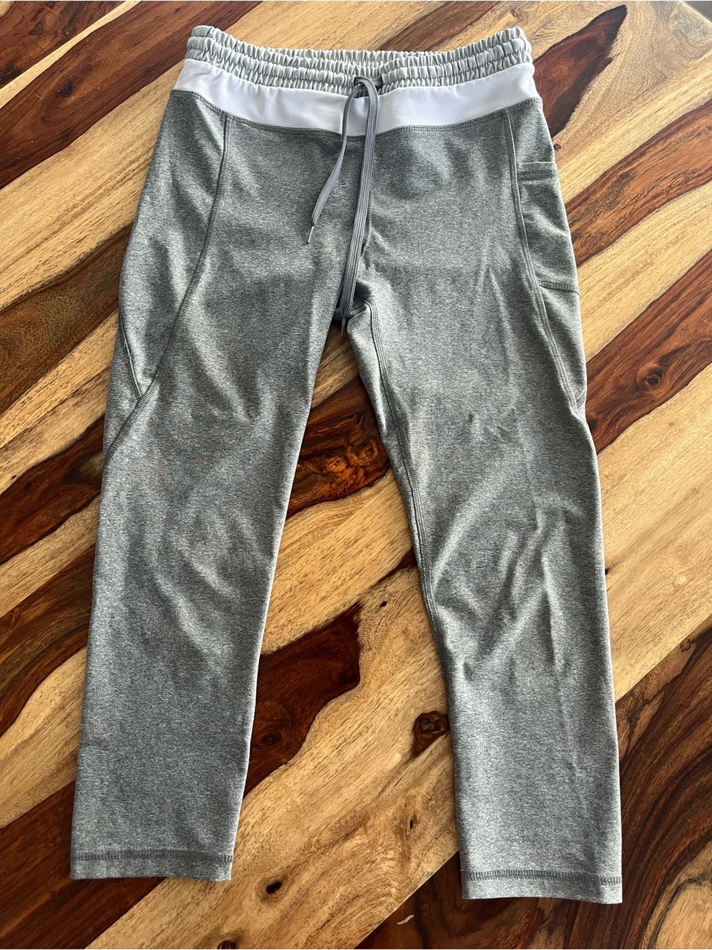 By Gottex Grey Cropped Capri Performance Sport Leggings